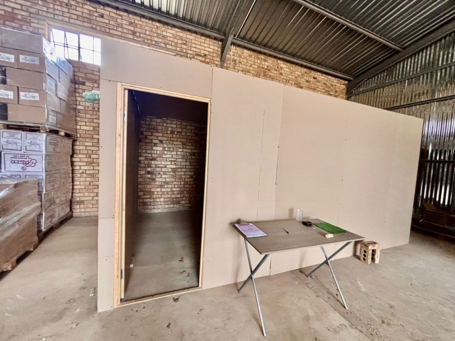 To Let commercial Property for Rent in Uraniaville North West